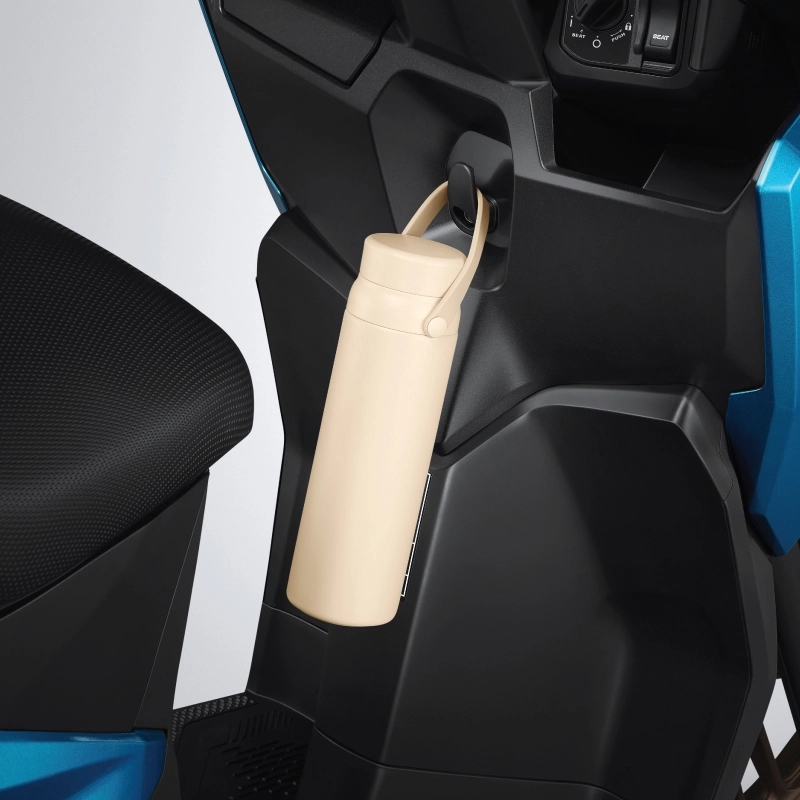 Membawa barang semakin mudah dengan adanya gantungan di depan