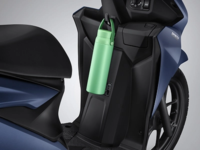 Membawa barang semakin mudah dengan adanya gantungan di depan.