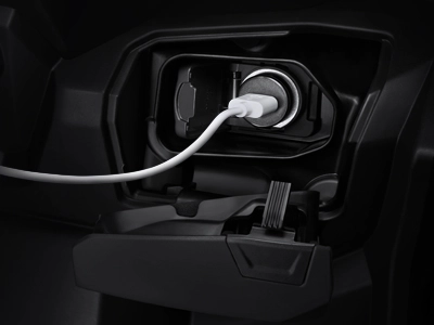 Up to Date kan terus duniamu dengan power charger. *Daya maksimal 12 W (12V 1A)