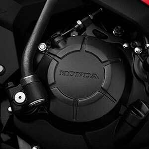 Mengadopsi mesin kelas dunia, Honda telah tebukti di kompetisi MotoGP, SONIC 150R memiliki performa yang lebih rsponsif namun irit bahan bakar. Ditambah perpaduan bobot ringan dengan kapasitas mesin 150cc 6-SpeedDOHC 4 katup, SONIC 150R siap membawa lo buat melesat jauh dan beraksi layaknya sang juara.