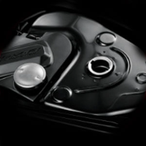 Dengan volume tangki bensin lebih besar, mampu menempuh perjalanan lebih jauh dan dilengkapi tempat penutup bensin agar lebih praktis saat mengisi BBM.