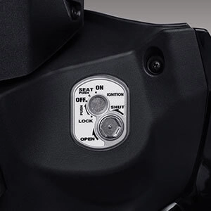 Sistem penguncian bermagnet dengan penutup otomatis yang dilengkapi dengan pembuka tempat duduk sehingga makin praktis.