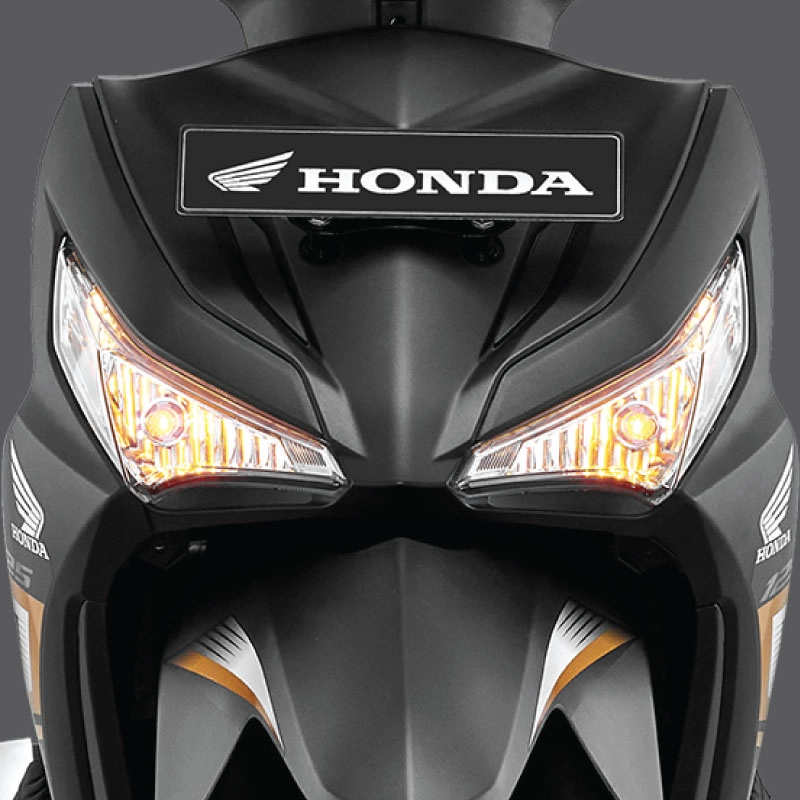 Desain lampu senja dan lampu sein ganda, dilengkapi dengan garis reflektor tajam yang ekslusif dan stylish.