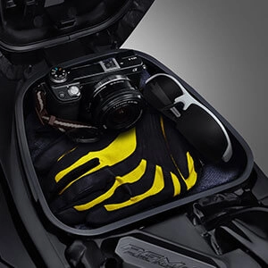 Bagasi serba guna yan fungsional dengan kapasitas yang besar untuk kemudahan membawa dan menyimpan barang selama berkendara.