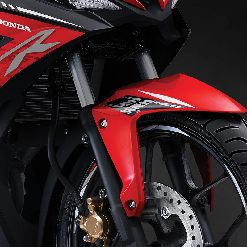 Suspensi bagian depan lebih besar untuk kestabilan bermanuver. Dibuat untuk memberikan kenyamanan penuh saat berkendara.