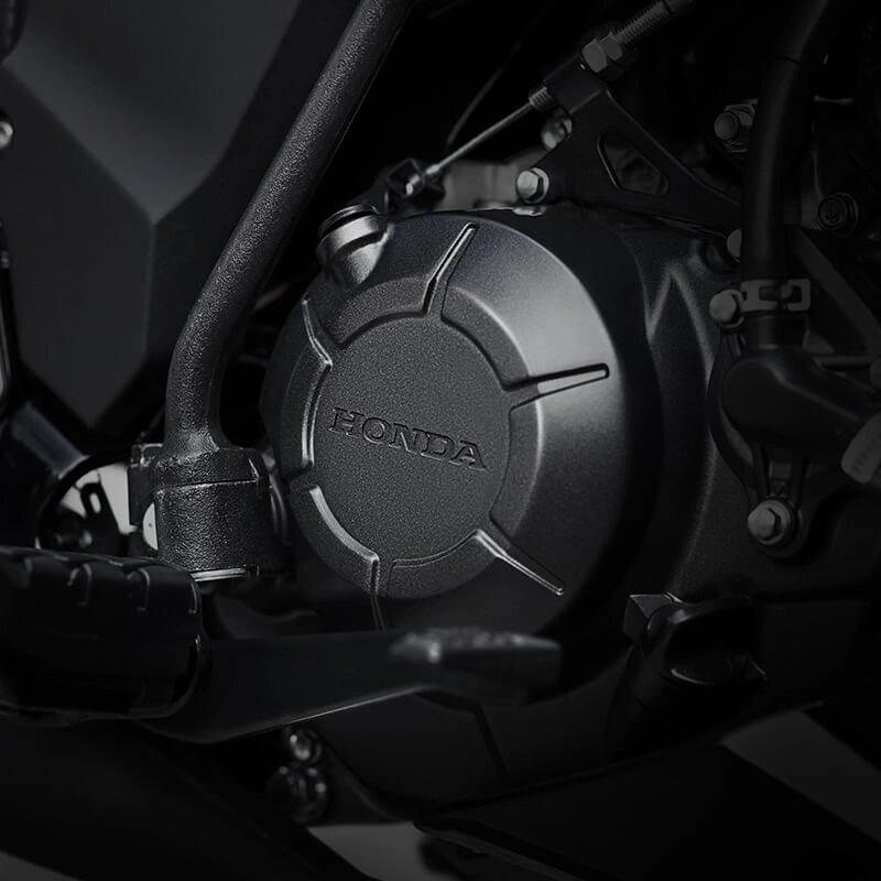 Rasakan 6 sensasi kecepatan mesin DOHC yang superior saat melesat di jalanan. Tarikan bertenaga di setiap perpindahan gigi dengan mesin sportbike generasi terbaru DOHC 6-speed memberikan kebebasan akselerasi tanpa batas.