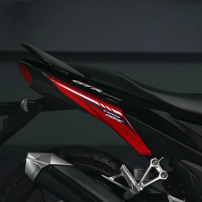 Jadikan sensasi melesat di jalan menjadi lebih seru ditambah dengan tampilan yang lebih agresif & tangguh lewat desain warna dan striping baru New Honda GTR150.